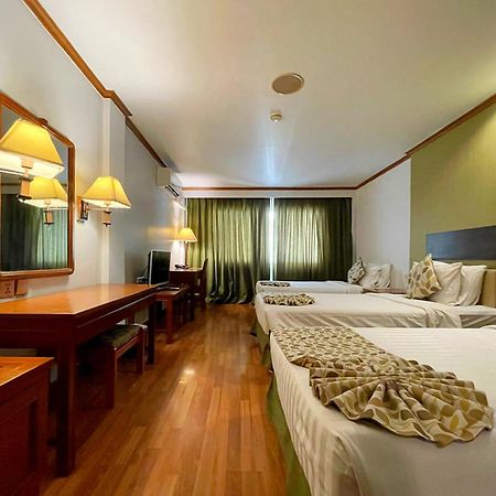 Arawana Regency Park Sukhumvit Hotell Bangkok Exteriör bild