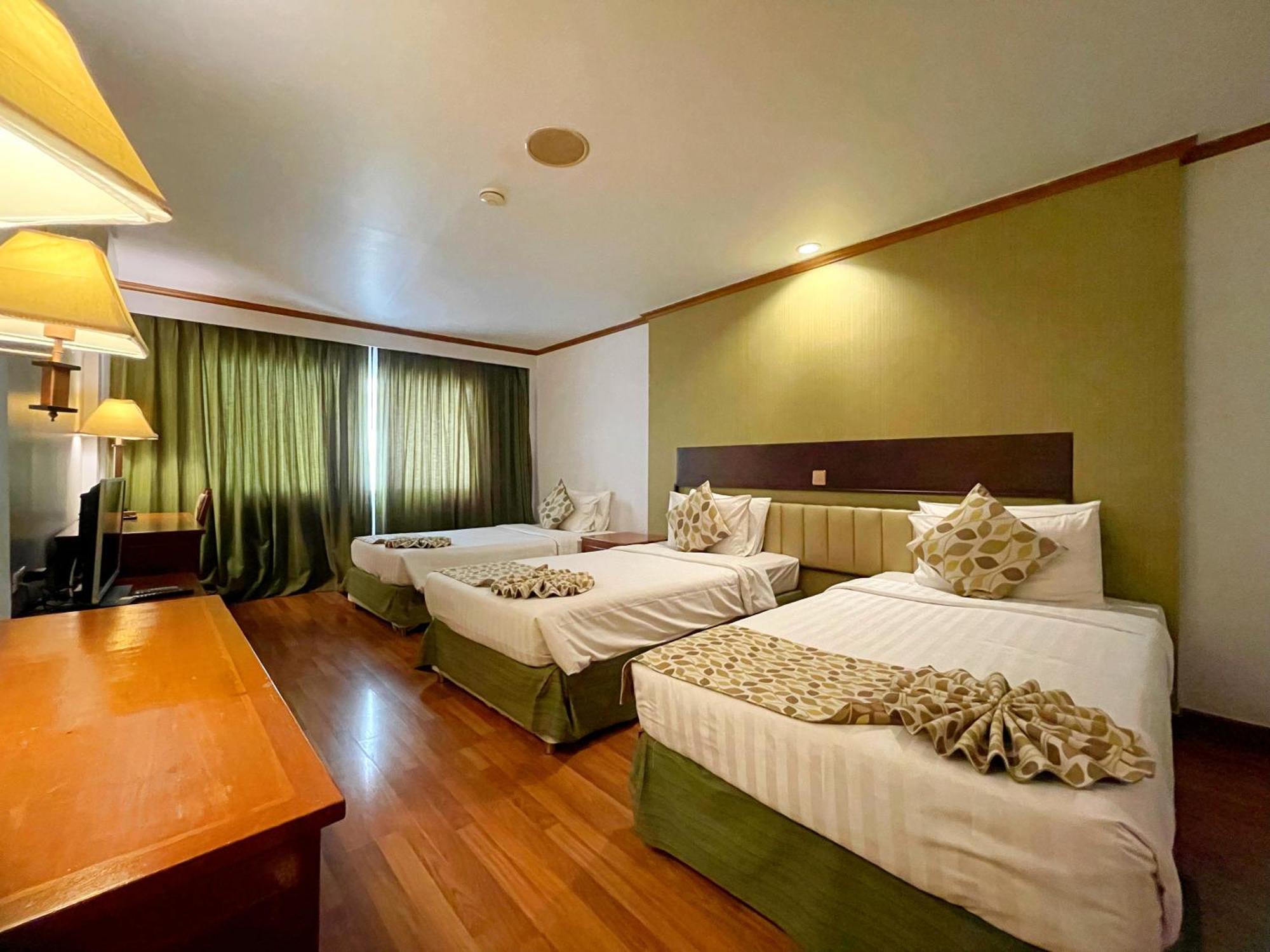 Arawana Regency Park Sukhumvit Hotell Bangkok Exteriör bild