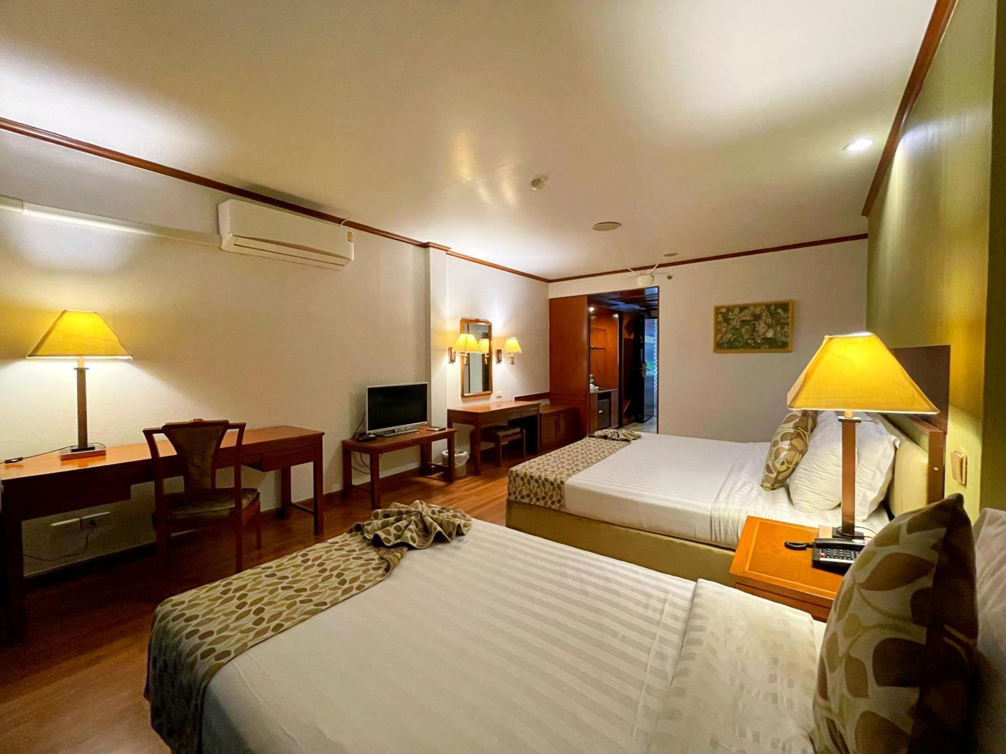 Arawana Regency Park Sukhumvit Hotell Bangkok Exteriör bild