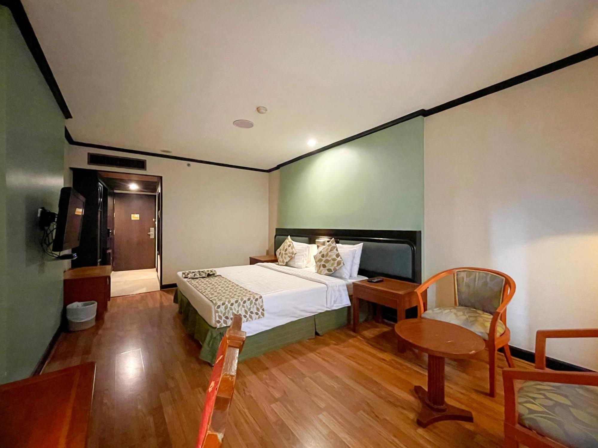 Arawana Regency Park Sukhumvit Hotell Bangkok Exteriör bild