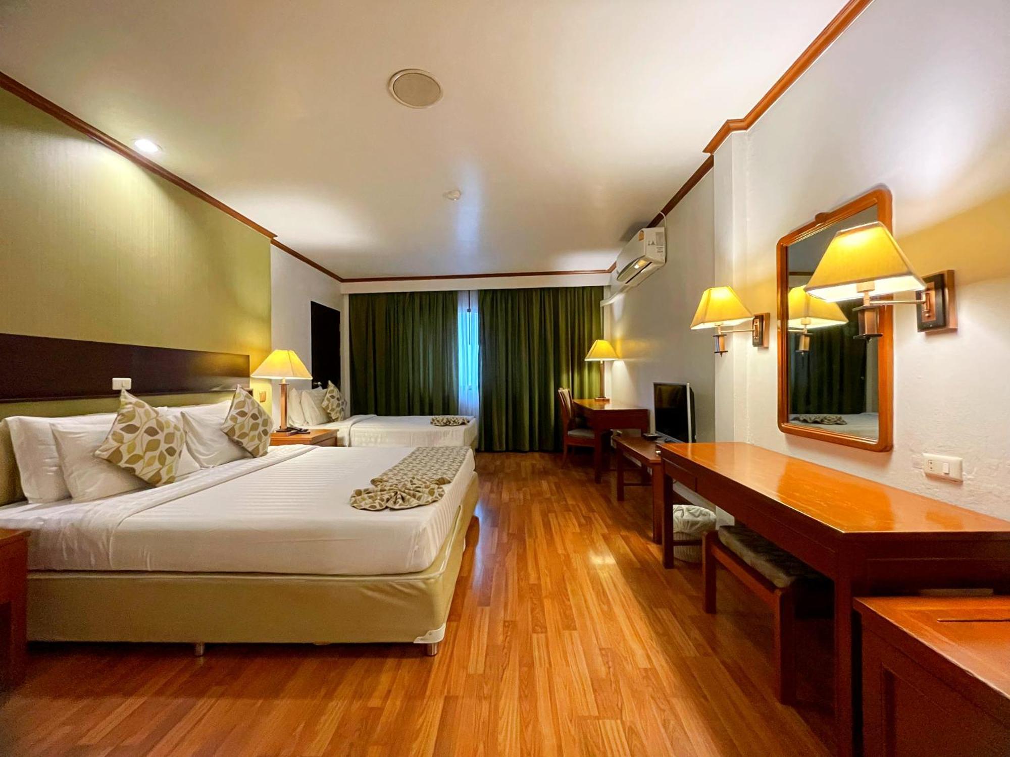 Arawana Regency Park Sukhumvit Hotell Bangkok Exteriör bild