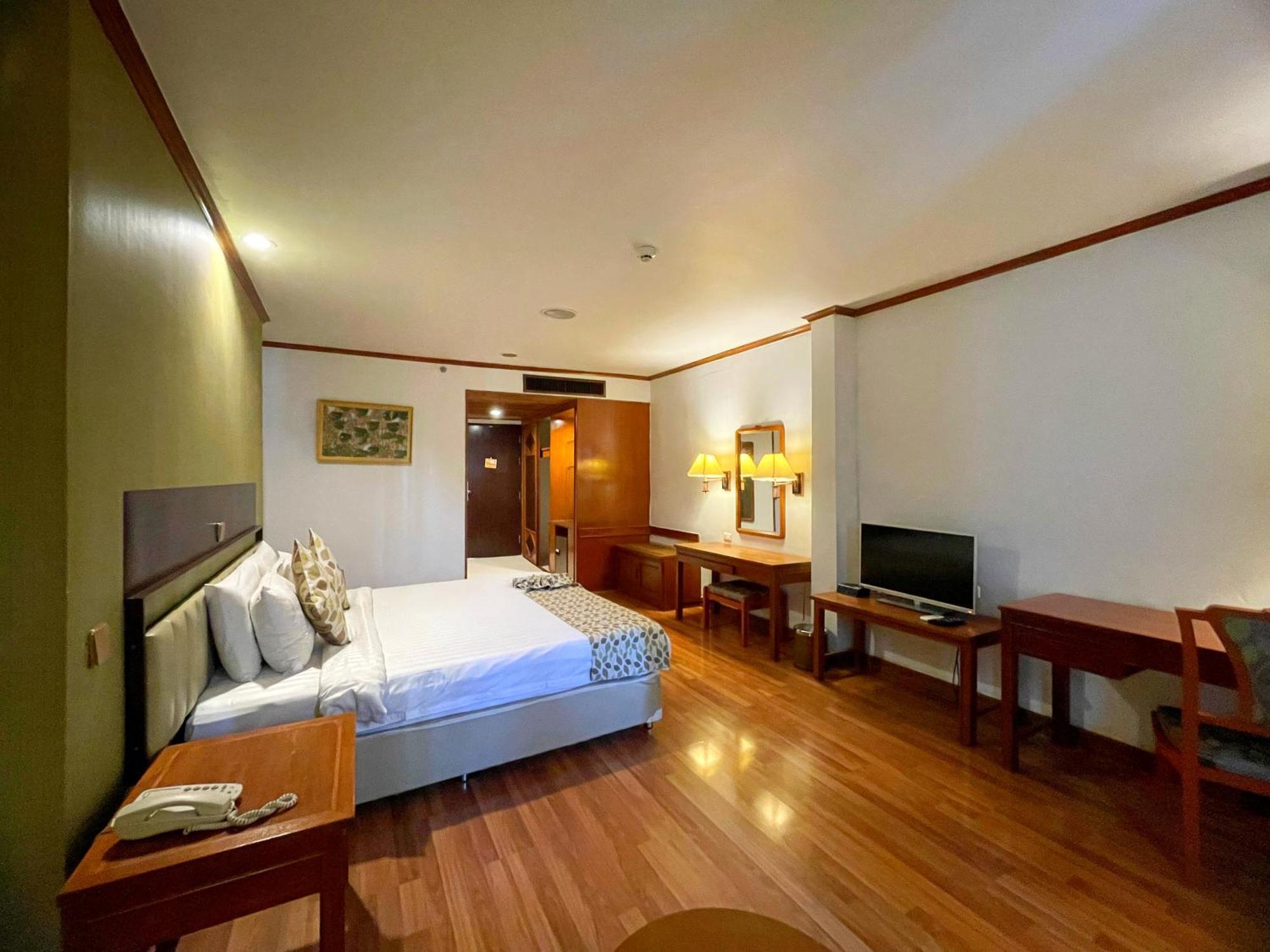 Arawana Regency Park Sukhumvit Hotell Bangkok Exteriör bild