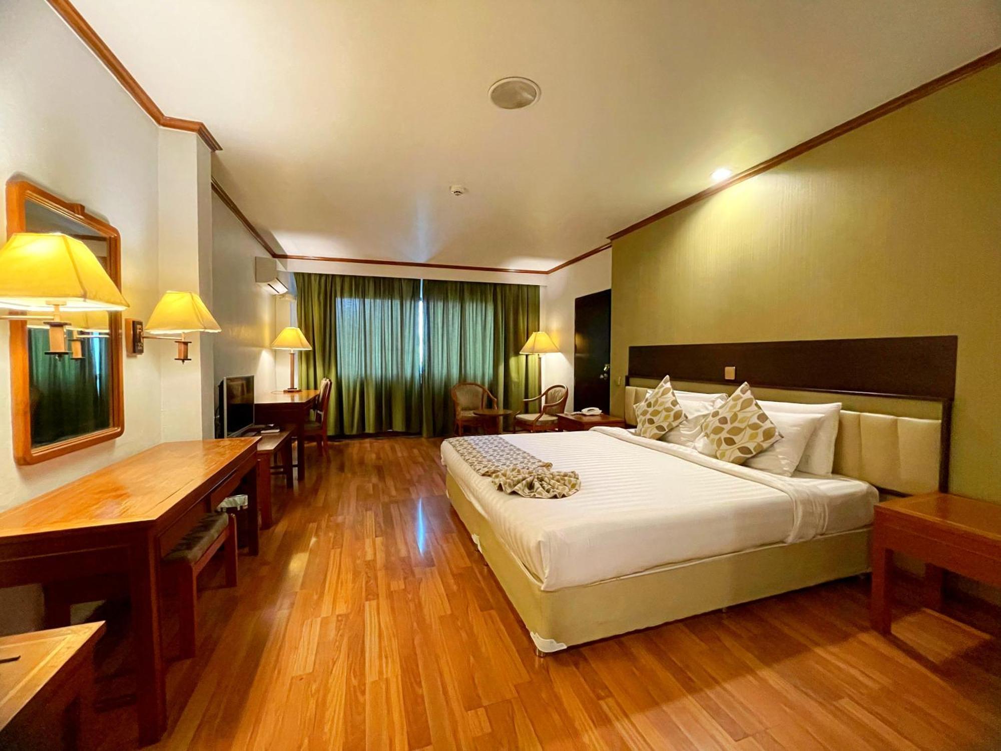 Arawana Regency Park Sukhumvit Hotell Bangkok Exteriör bild