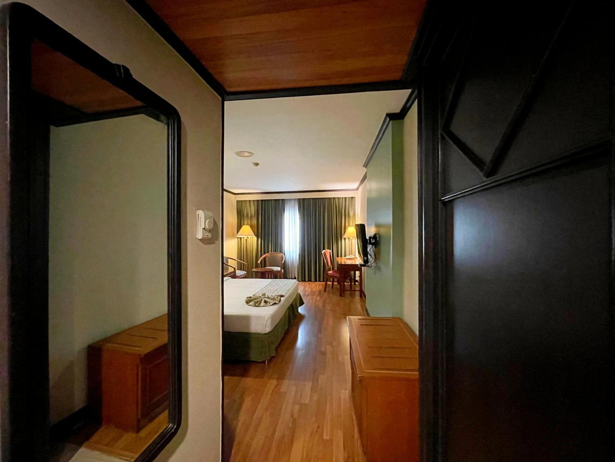 Arawana Regency Park Sukhumvit Hotell Bangkok Exteriör bild