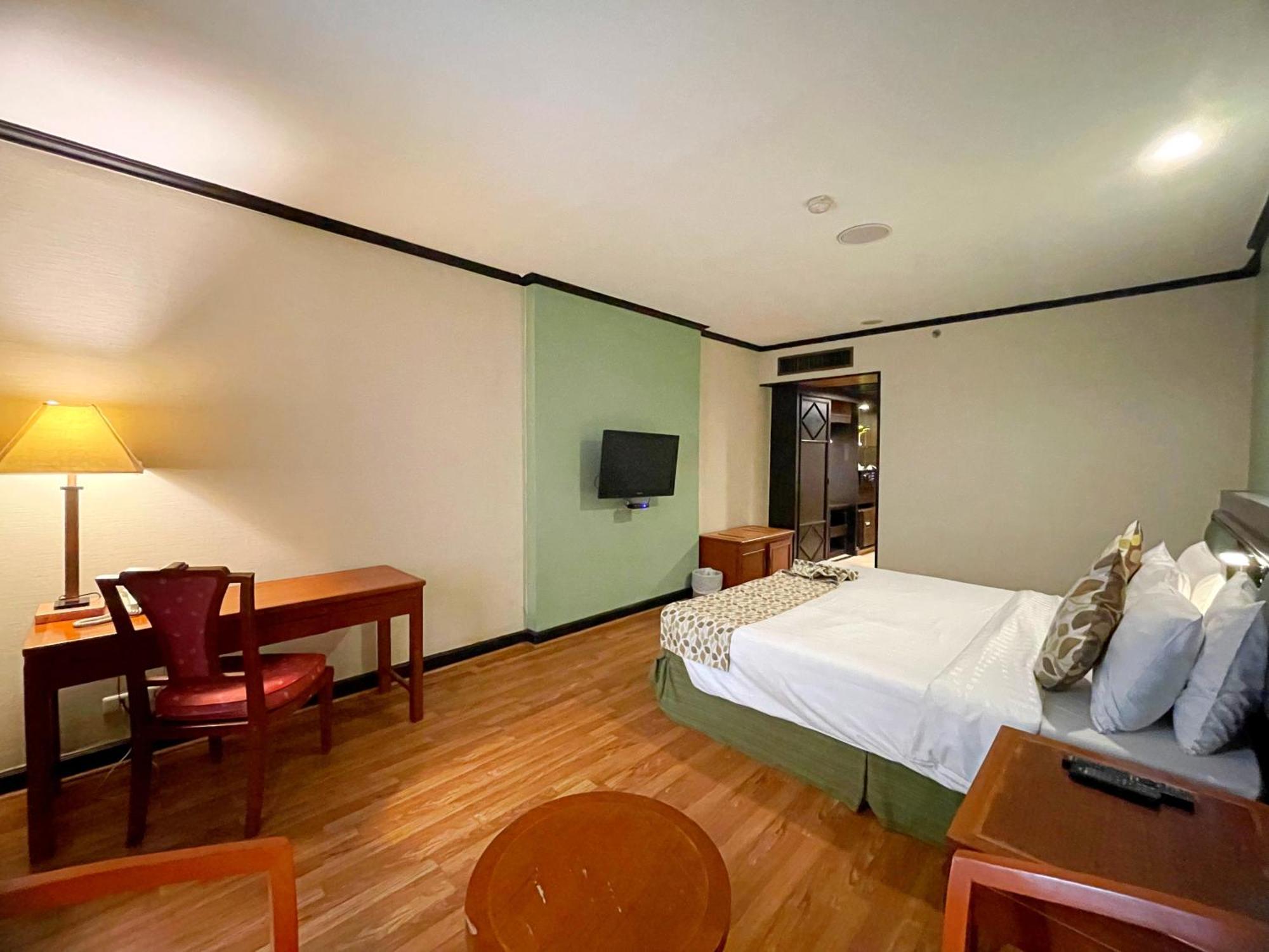 Arawana Regency Park Sukhumvit Hotell Bangkok Exteriör bild