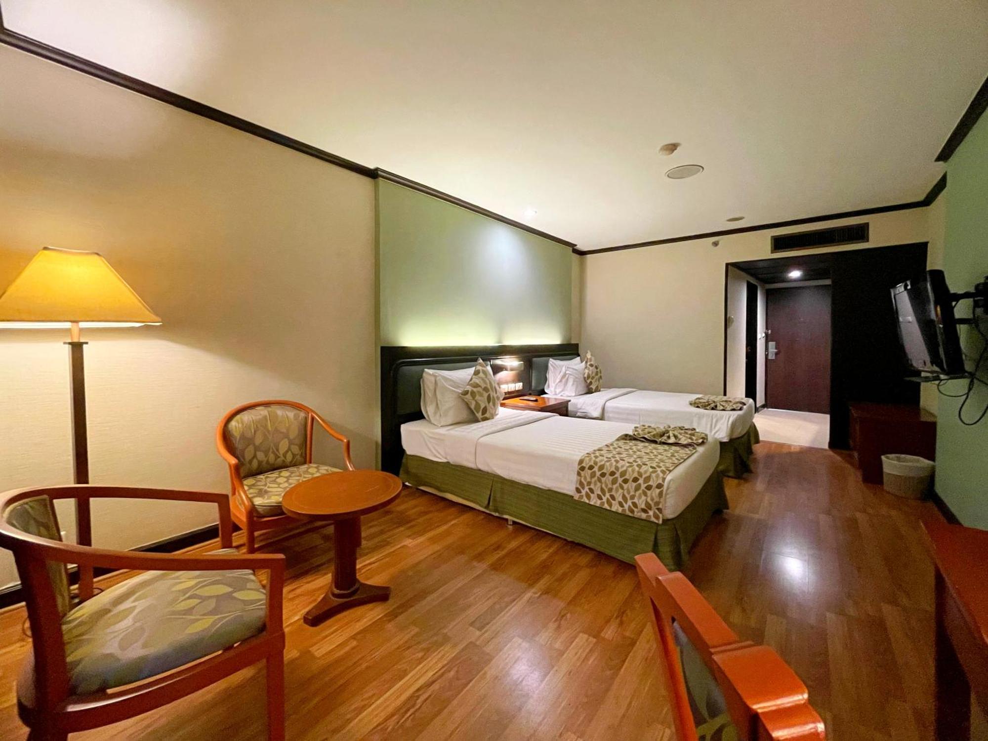 Arawana Regency Park Sukhumvit Hotell Bangkok Exteriör bild