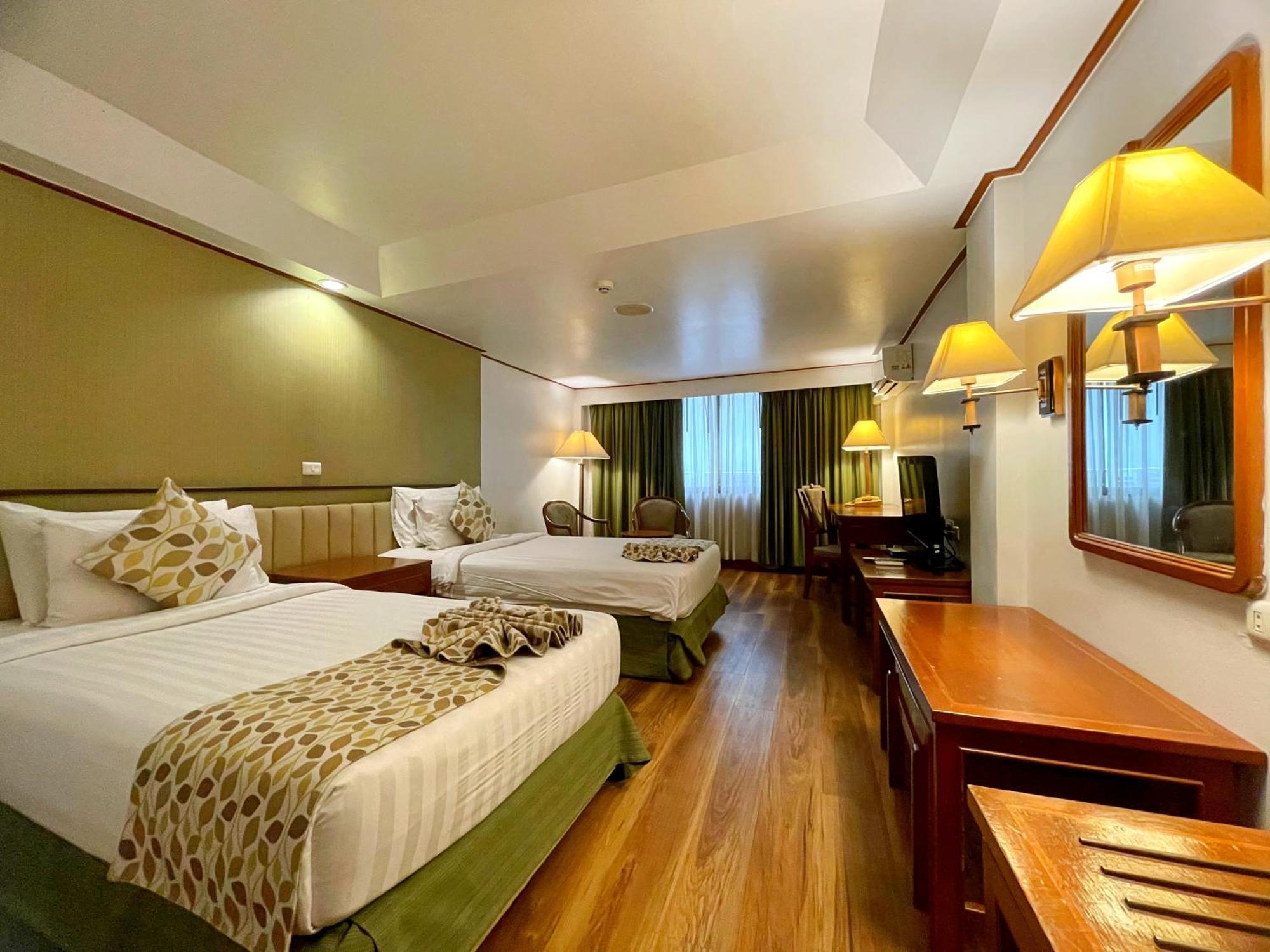 Arawana Regency Park Sukhumvit Hotell Bangkok Exteriör bild