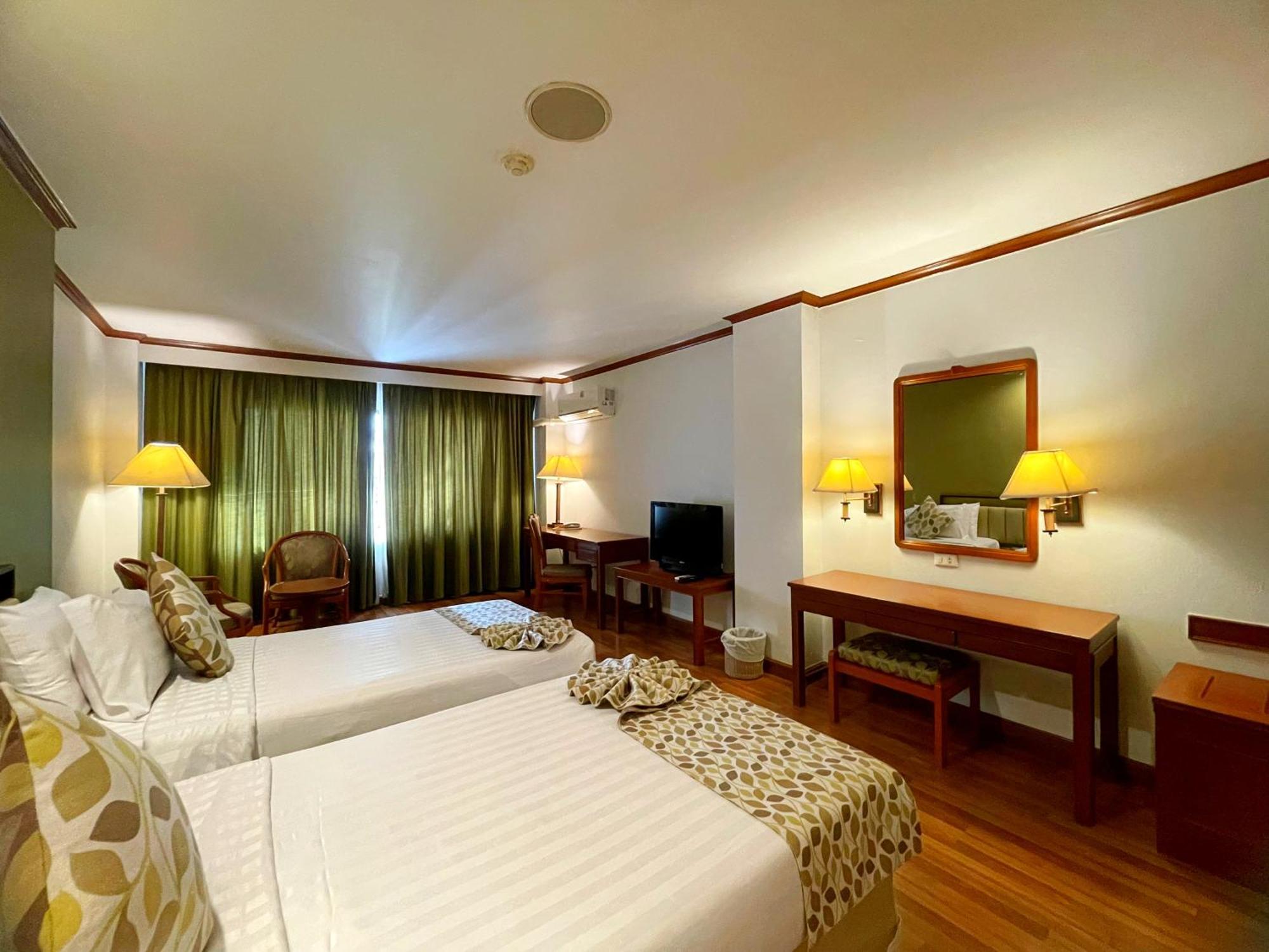 Arawana Regency Park Sukhumvit Hotell Bangkok Exteriör bild