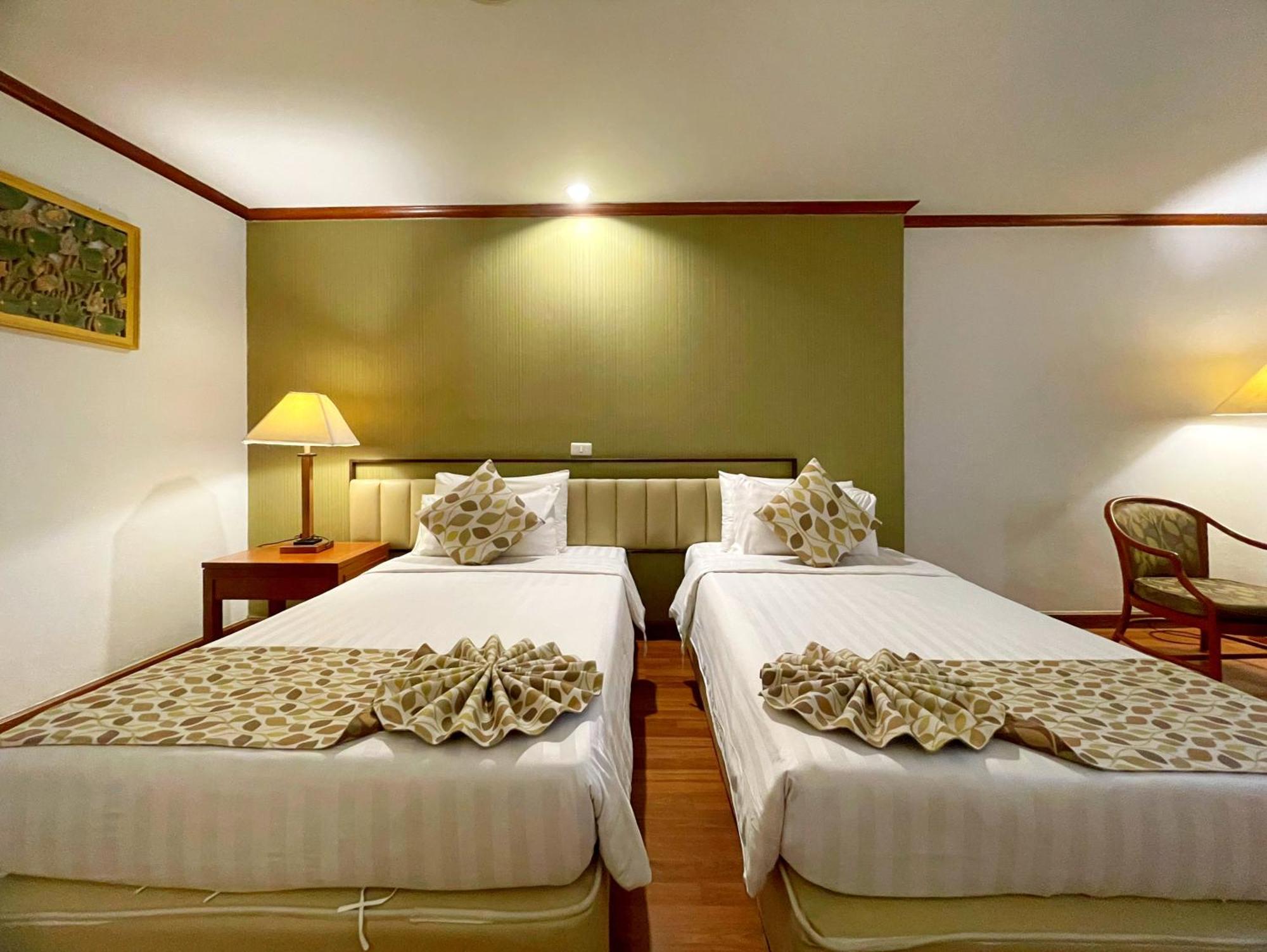 Arawana Regency Park Sukhumvit Hotell Bangkok Exteriör bild