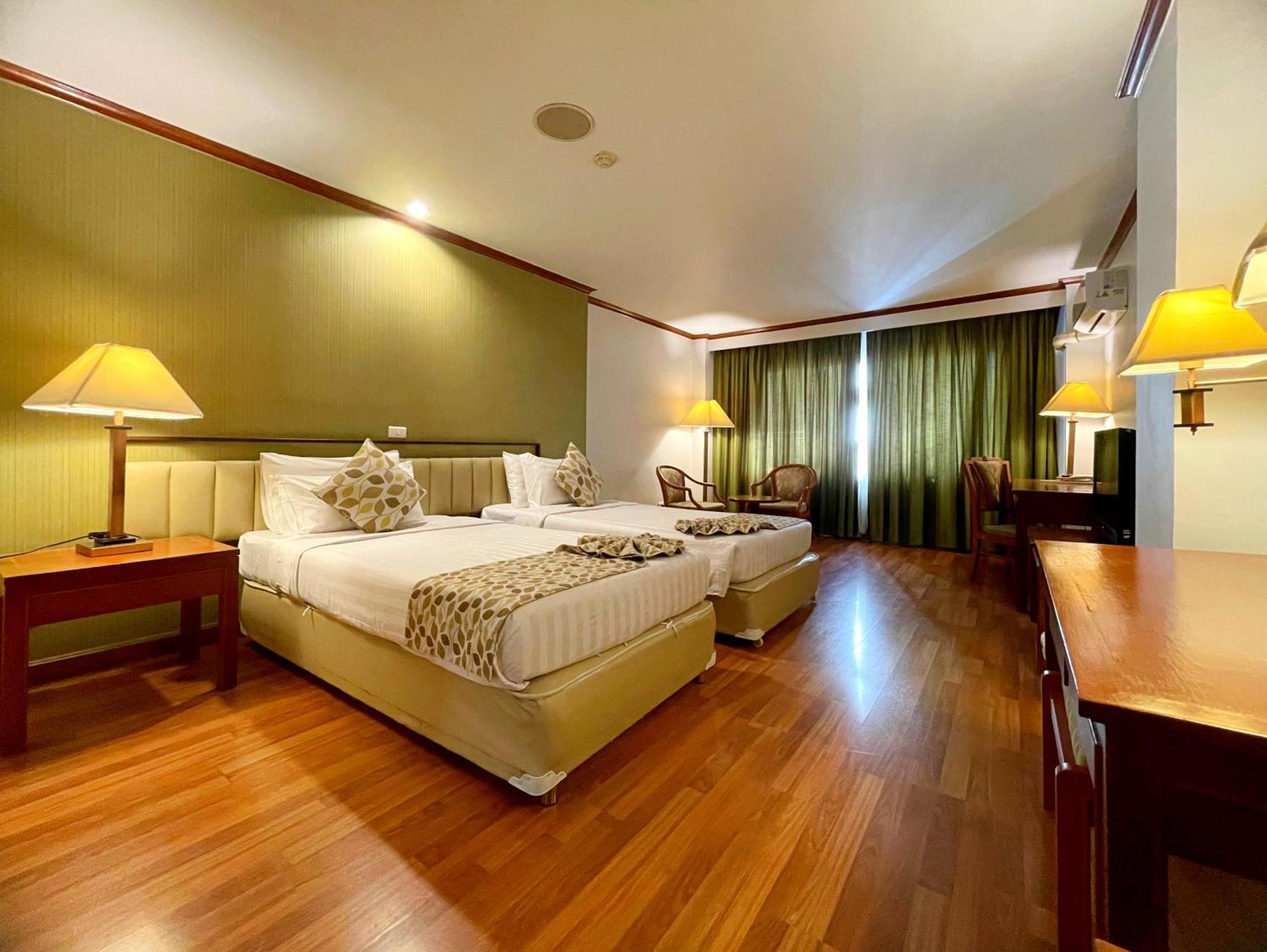 Arawana Regency Park Sukhumvit Hotell Bangkok Exteriör bild