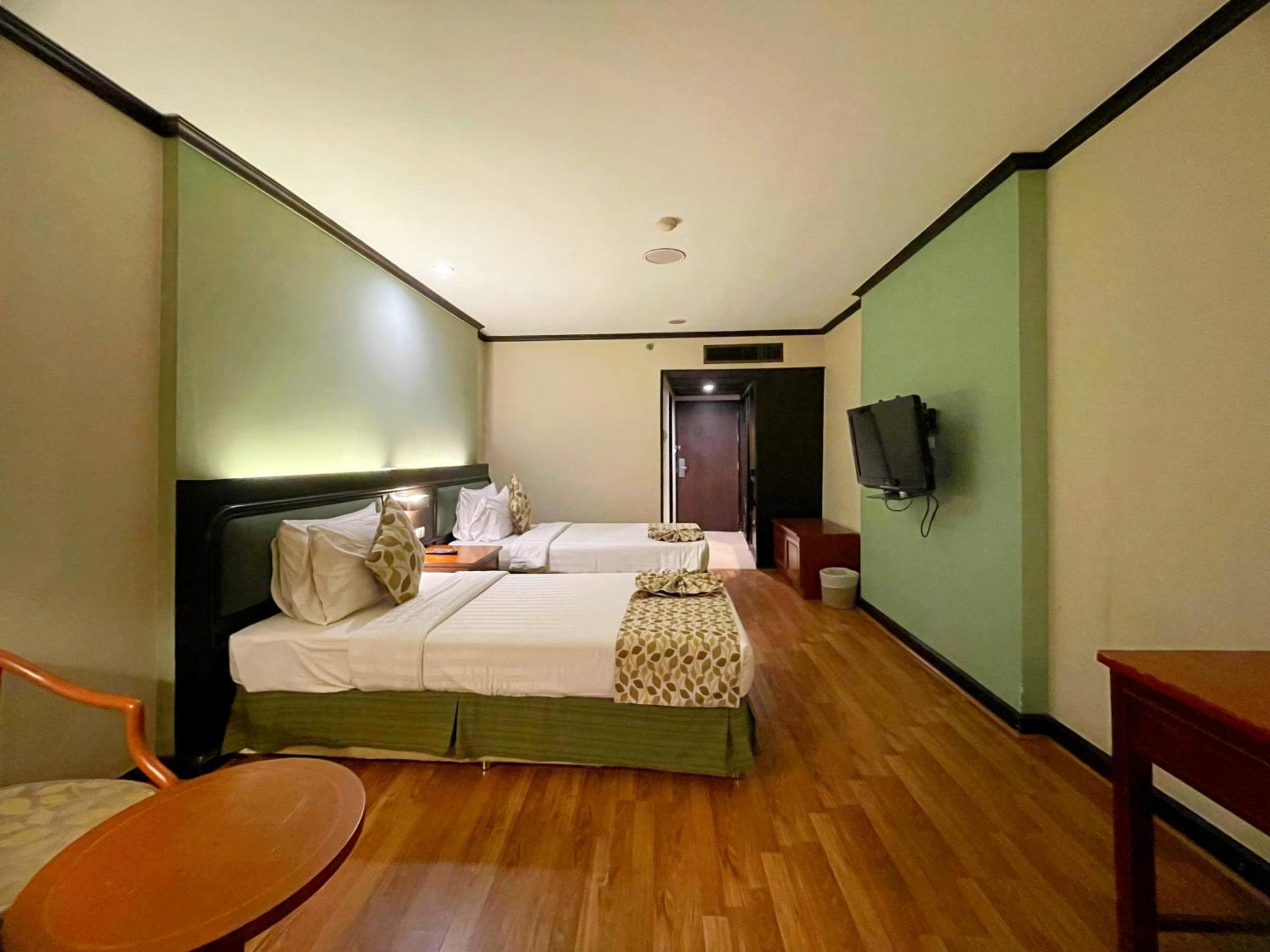 Arawana Regency Park Sukhumvit Hotell Bangkok Exteriör bild