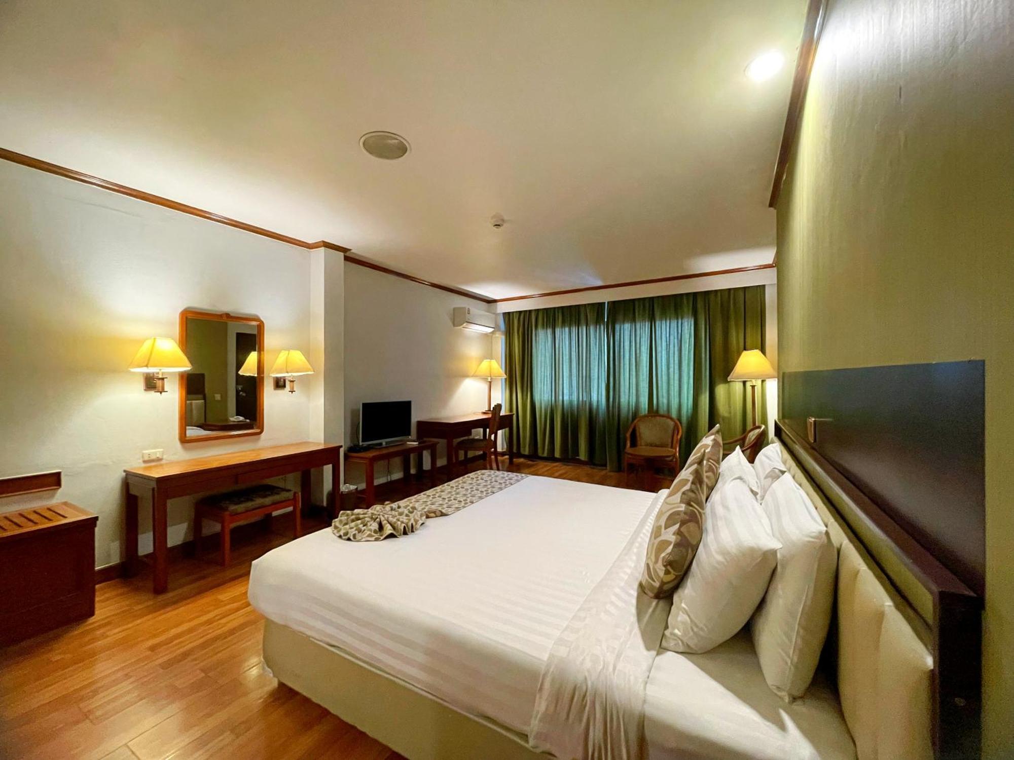 Arawana Regency Park Sukhumvit Hotell Bangkok Exteriör bild