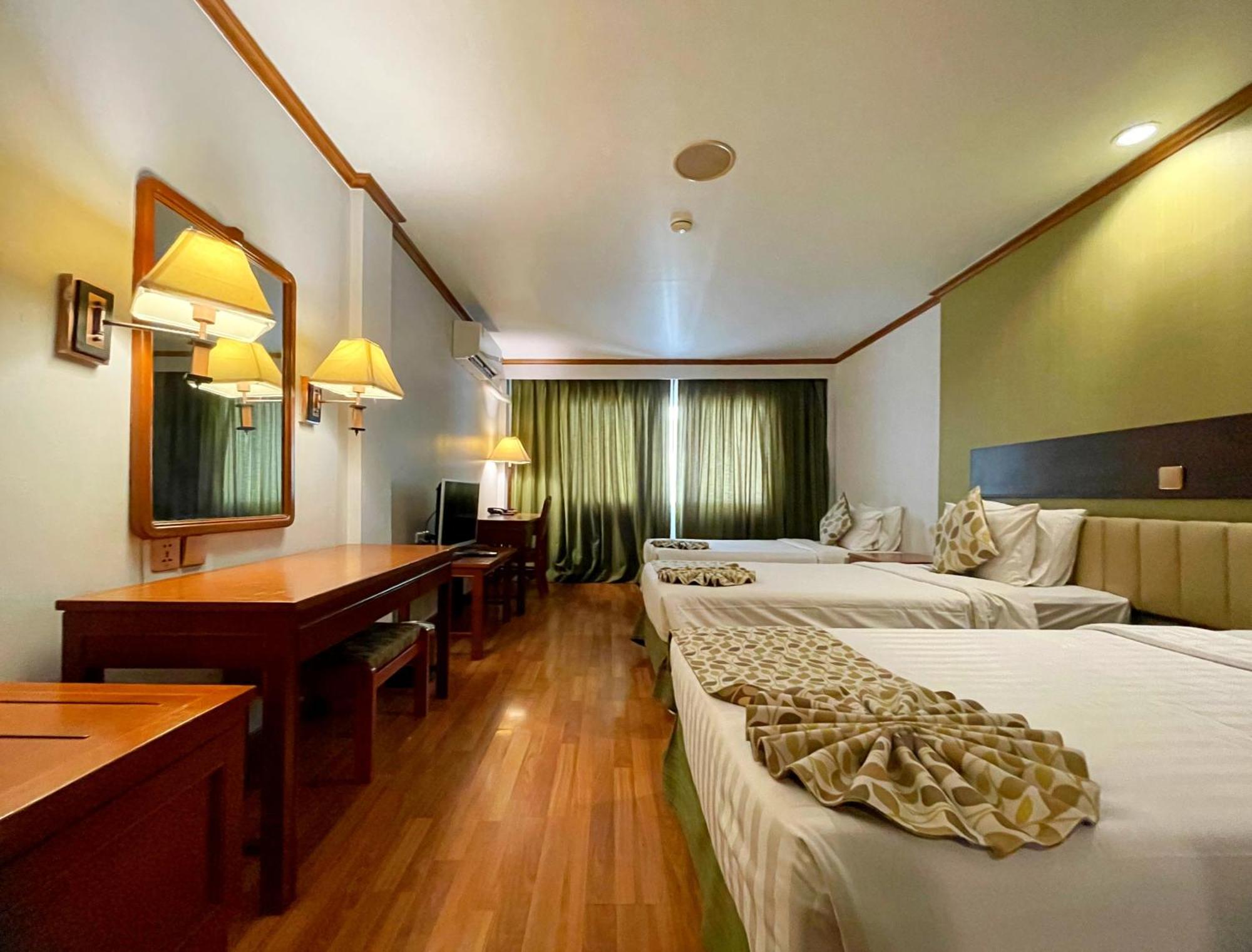 Arawana Regency Park Sukhumvit Hotell Bangkok Exteriör bild