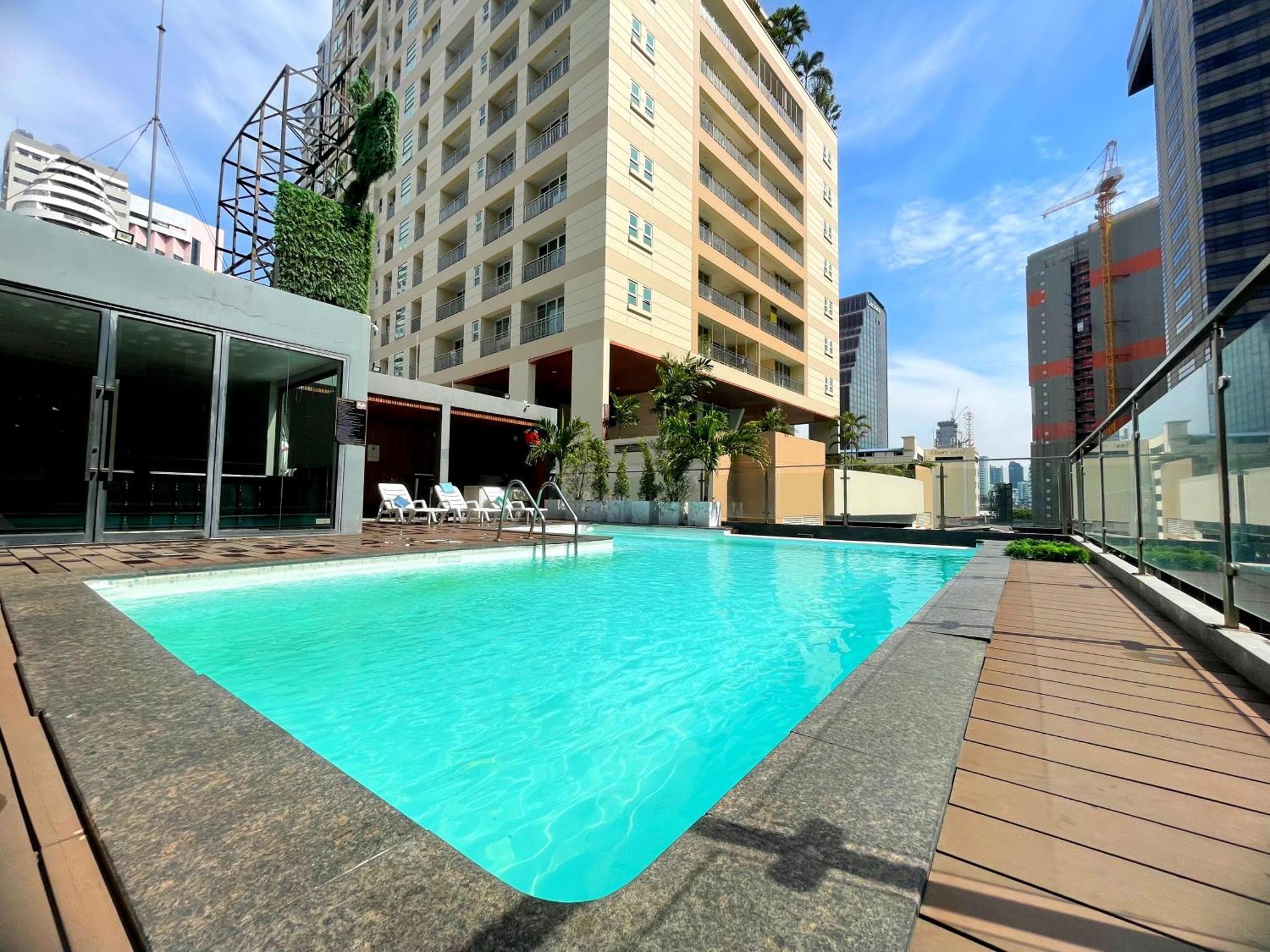 Arawana Regency Park Sukhumvit Hotell Bangkok Exteriör bild