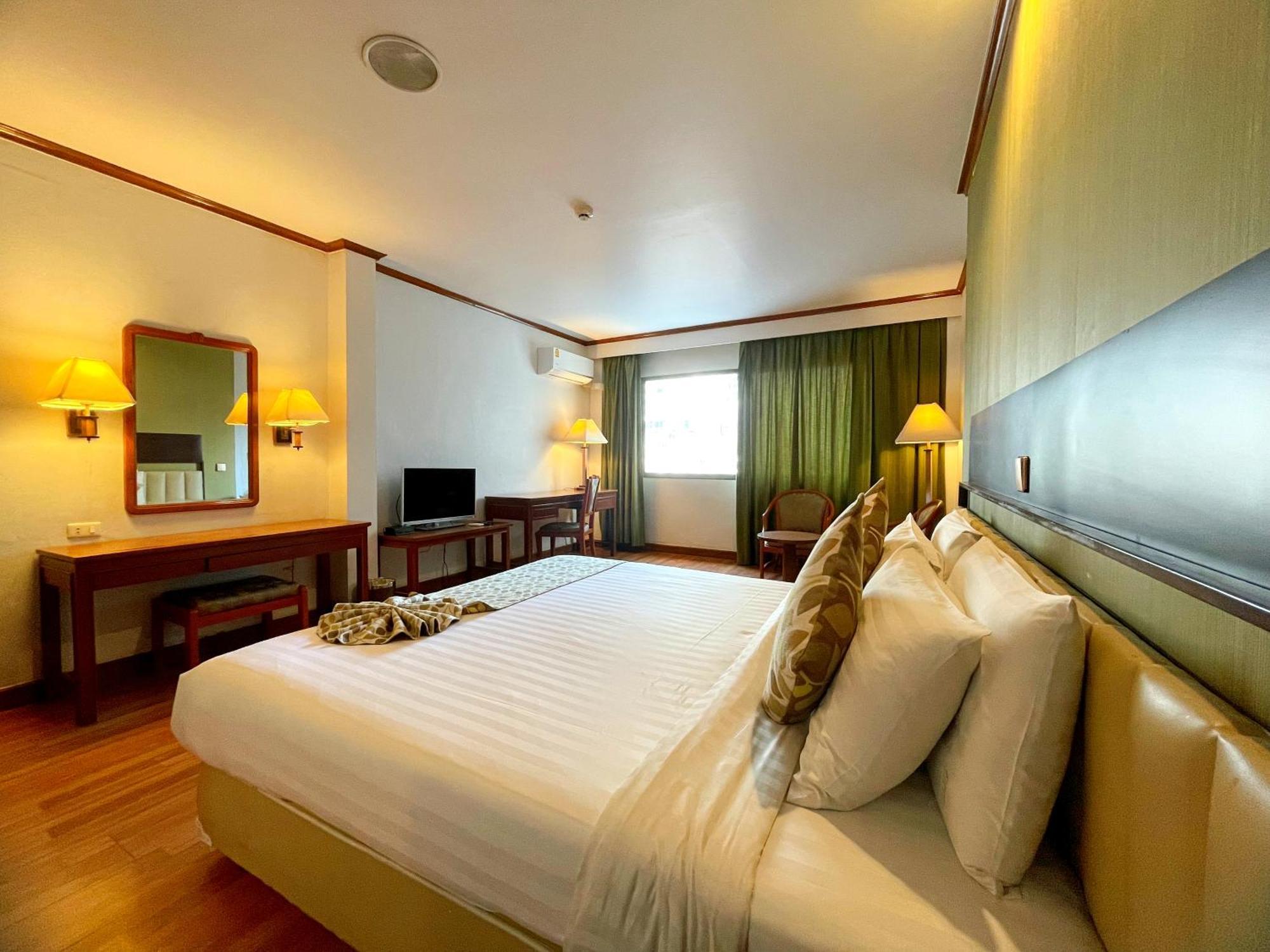 Arawana Regency Park Sukhumvit Hotell Bangkok Exteriör bild