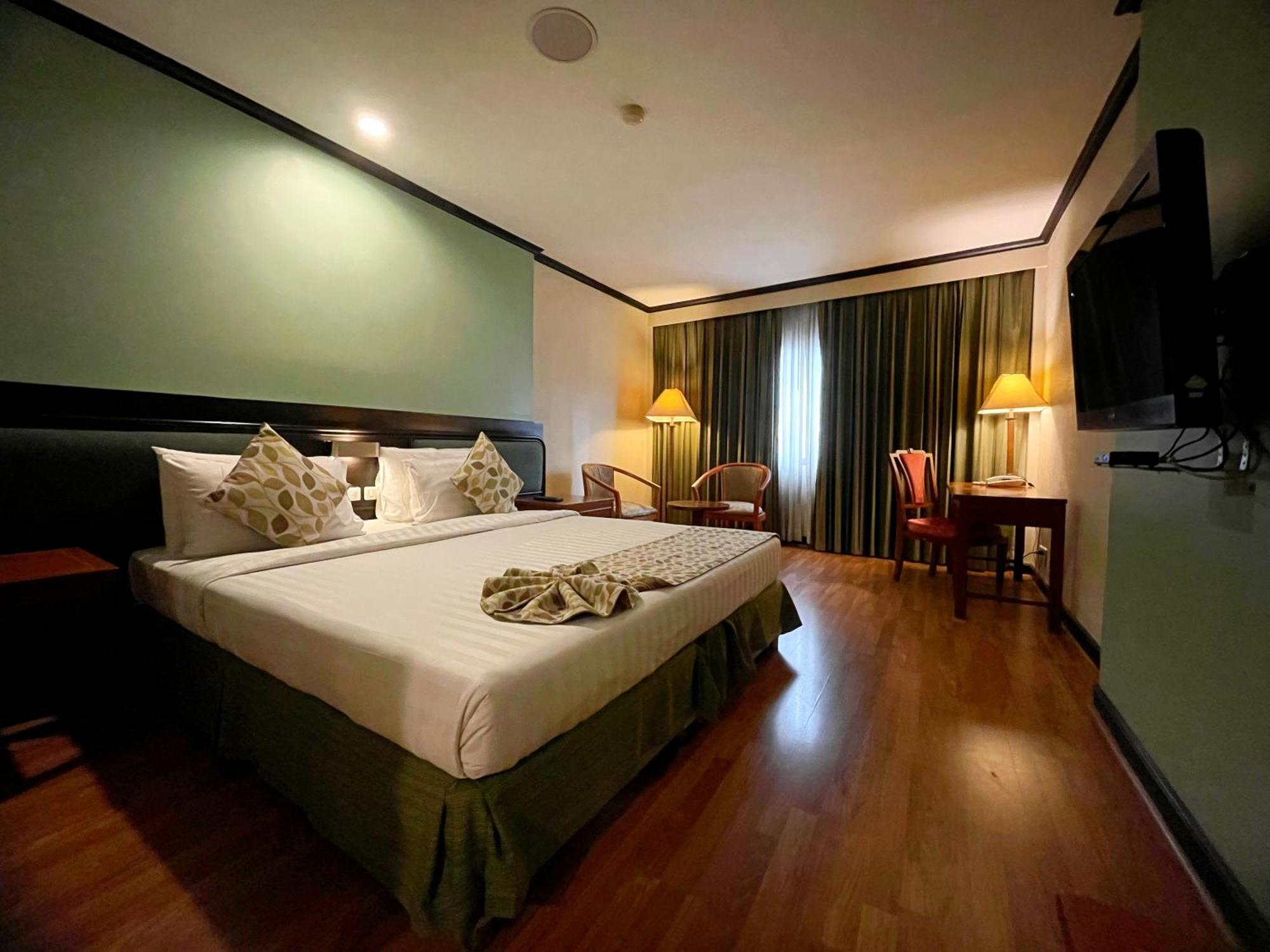 Arawana Regency Park Sukhumvit Hotell Bangkok Exteriör bild